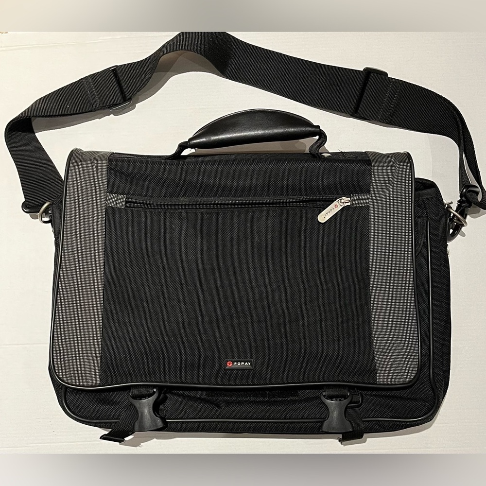 Foray Messenger Computer Shoulder Bag